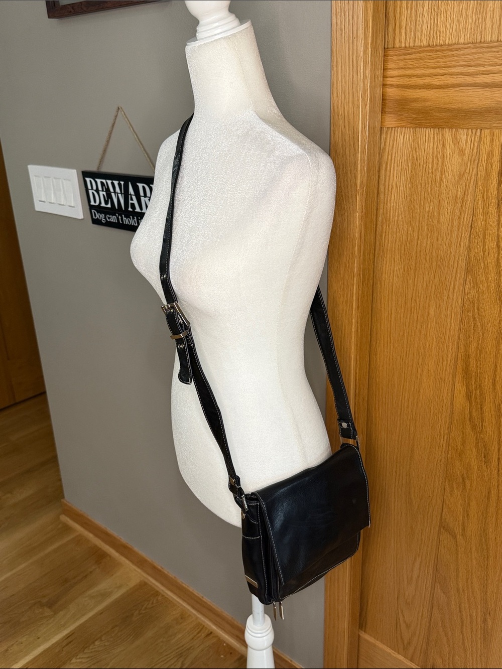 Perlina Black Leather Crossbody Shoulder Bag